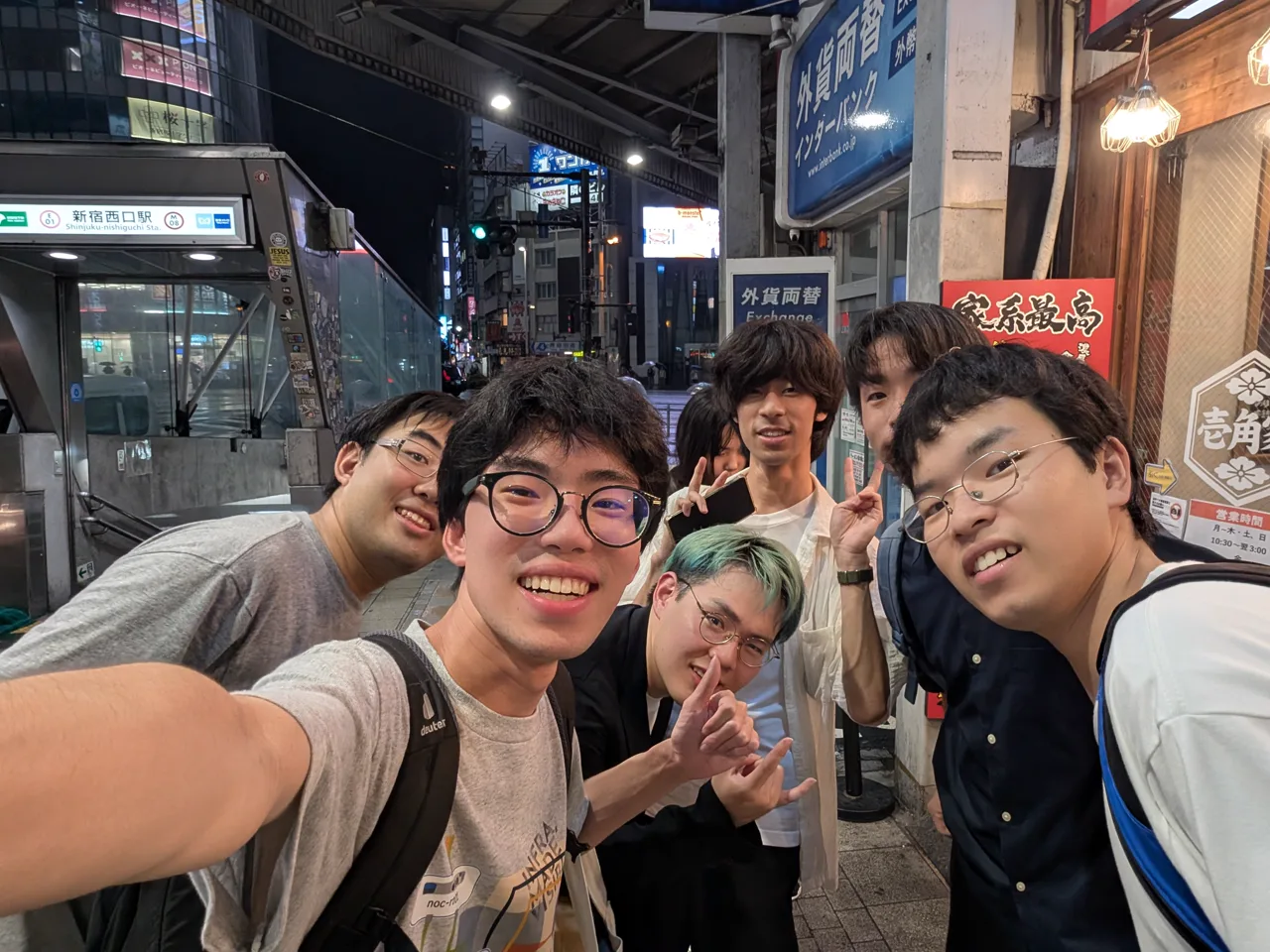 Meetupの後、街で撮った参加者たちのセルフィー。